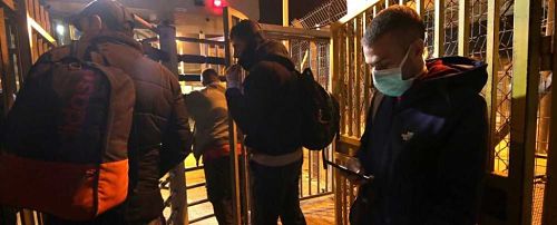 Le COVID-19 provoque de vives réactions contre les travailleurs palestiniens en Israël (vidéos)